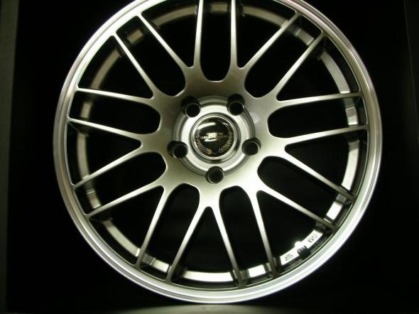 E39 スペンサーBS 18インチアルミホイル